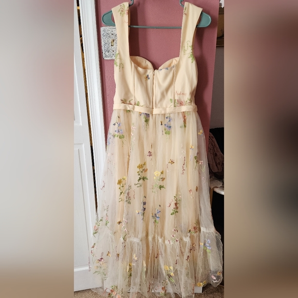 Delicate Flower Embroidered Formal Dress - Picture 6 of 7